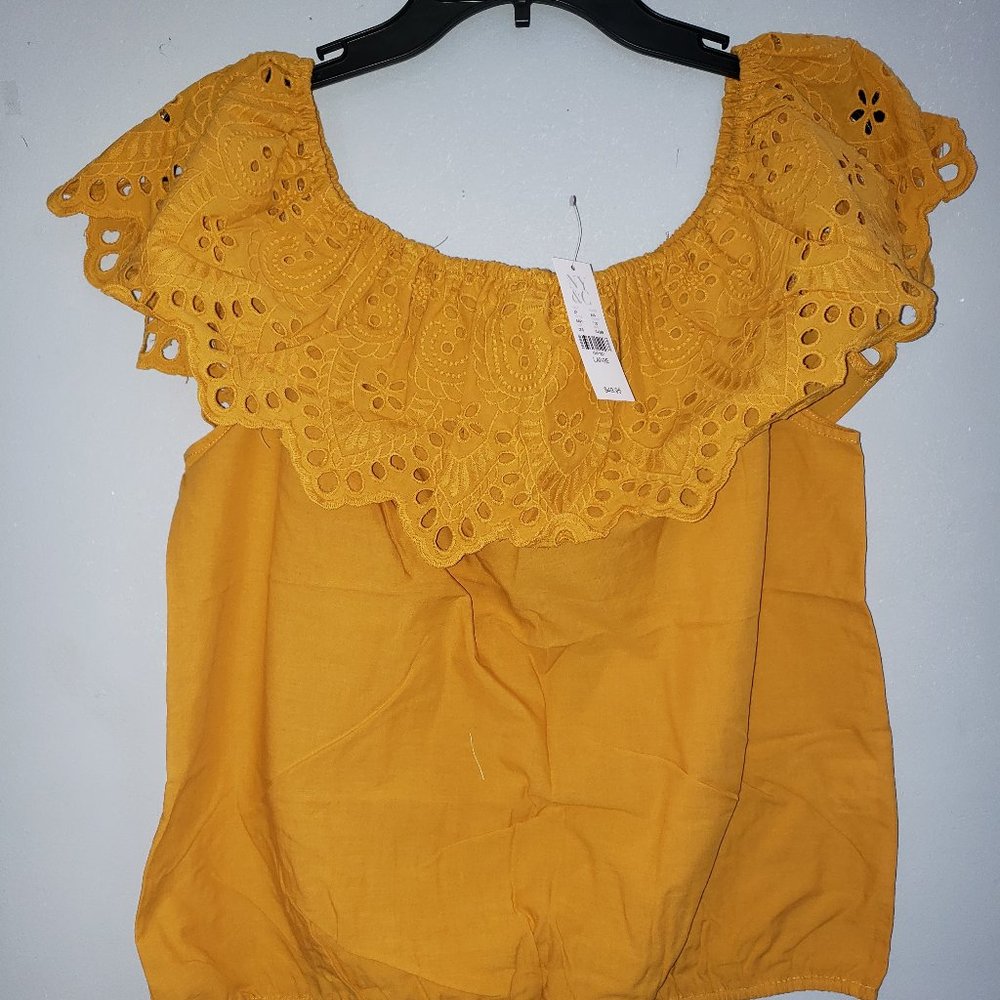 EMBROIDERED OFF-THE-SHOULDER TOP